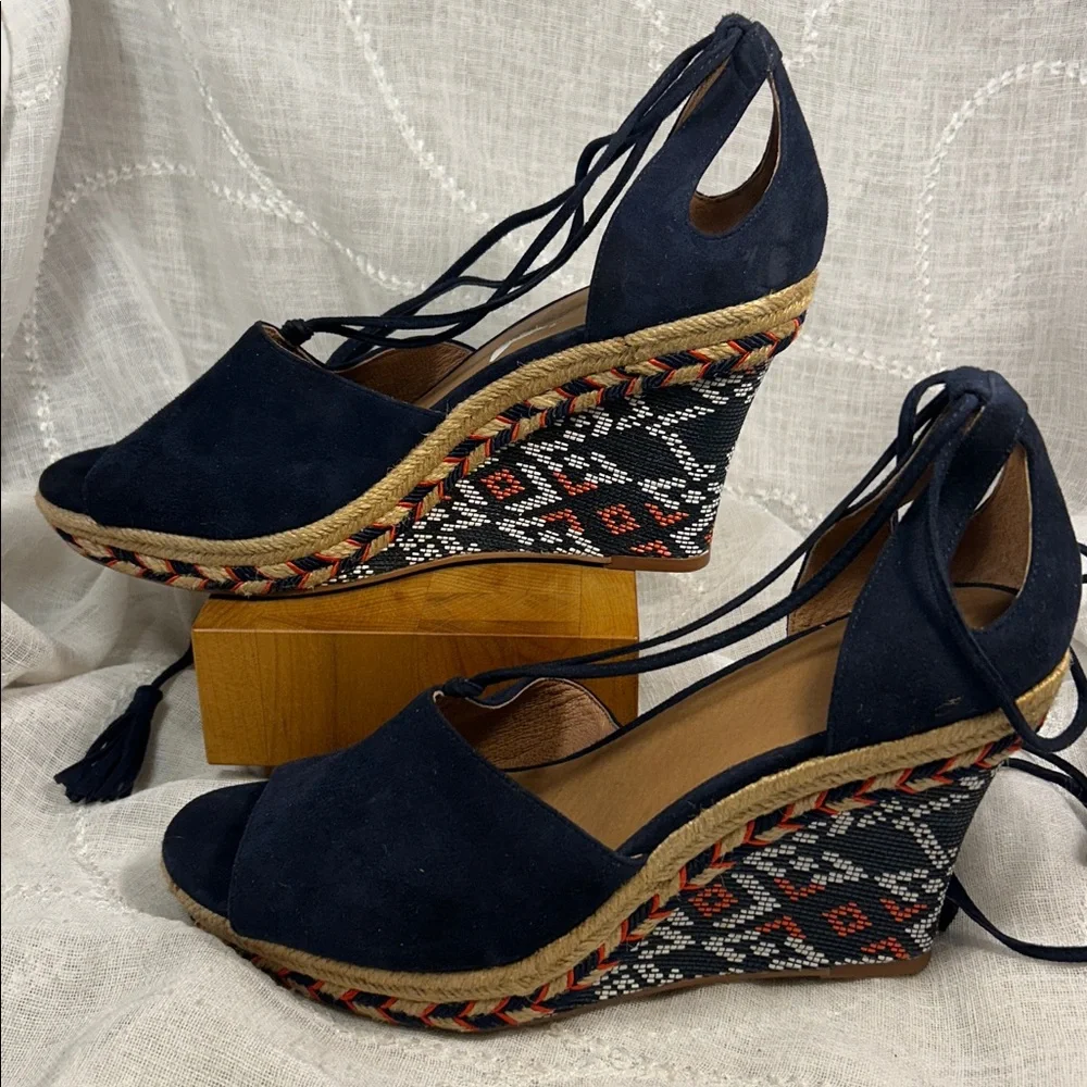 NWOT Cabi leather wedge wrap around ankle leather shoe